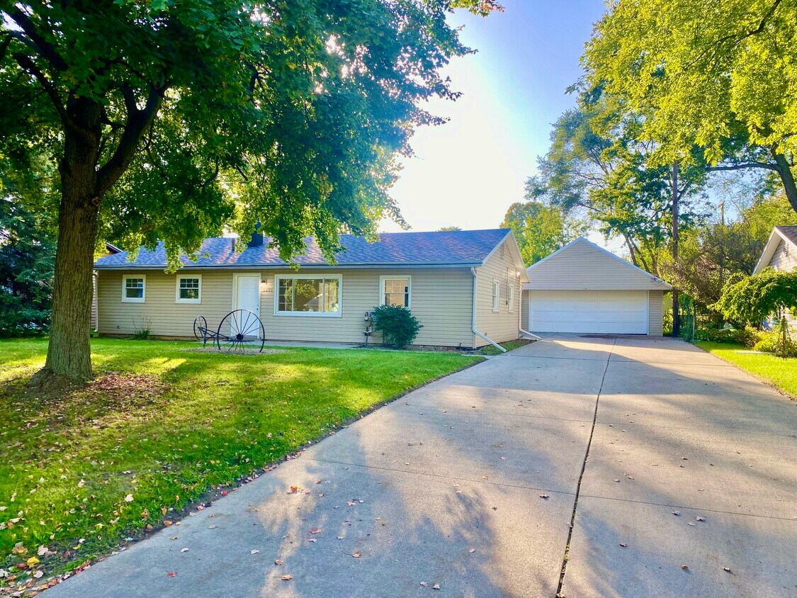 Primary Photo - 6035 Fairhaven Dr