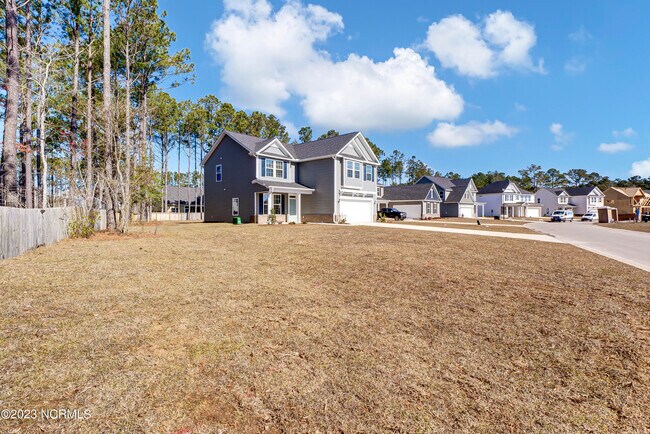 Building Photo - 203 E Red Head Cir