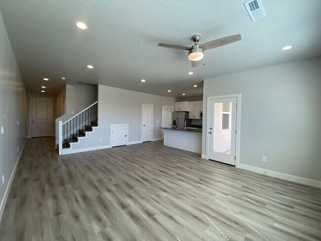 Foto del edificio - BRAND NEW 3 BEDROOM SAND HOLLOW TOWNHOME F...