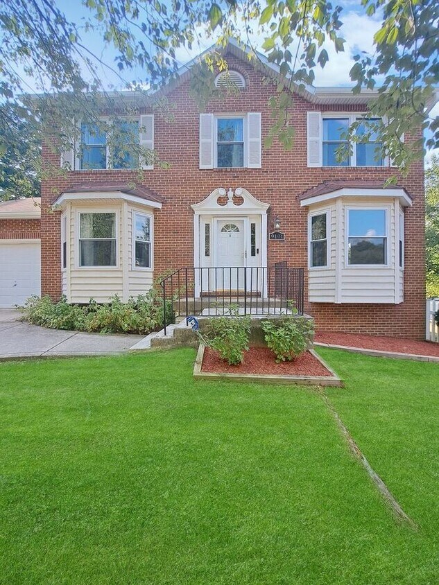 Primary Photo - Amazing 4 Bedroom, 4 Bath SFH Corner Lot, ...