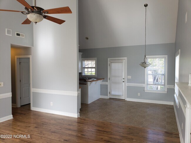 Foto del edificio - 2703 Gregory Ct