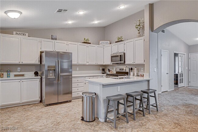 Foto del edificio - 2707 Sandalwood Ave