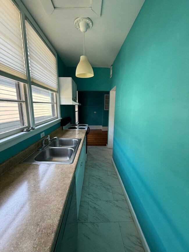Foto del edificio - 311 E Duffy St