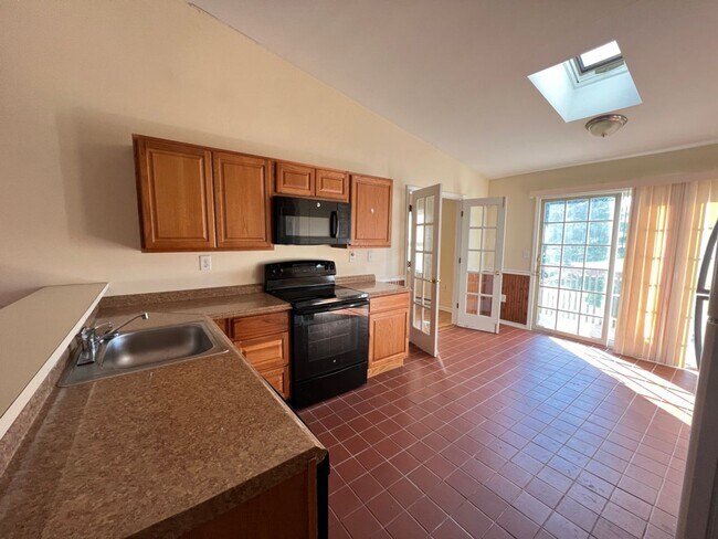 Foto del edificio - Spacious two-bedroom 1 bathroom apartment!