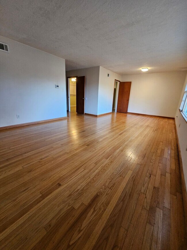 Foto del edificio - Move-In Special! 1/2 off 1st Month! (3) Bed/(2) Bath + (2) Living Areas Avail NOW!