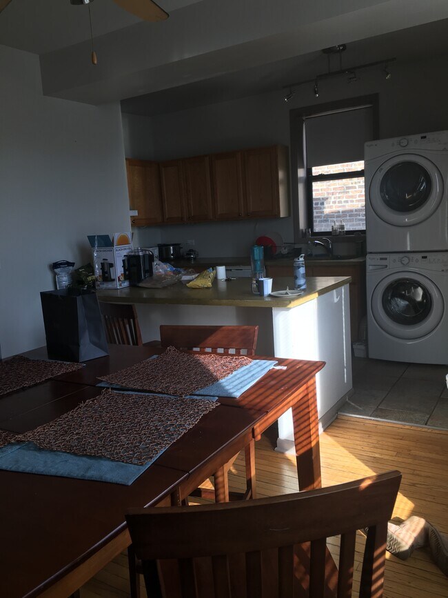 Kitchen - 653 E. 50th Place