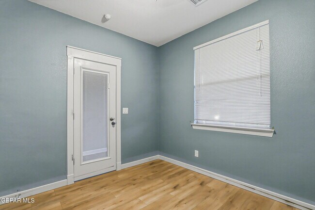 Foto del edificio - 14305 S Cave Ave