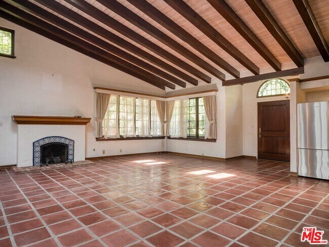 Building Photo - 1614 Crater Ln