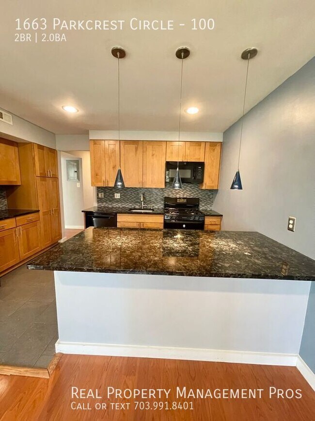 Foto del edificio - 1663 Parkcrest Cir