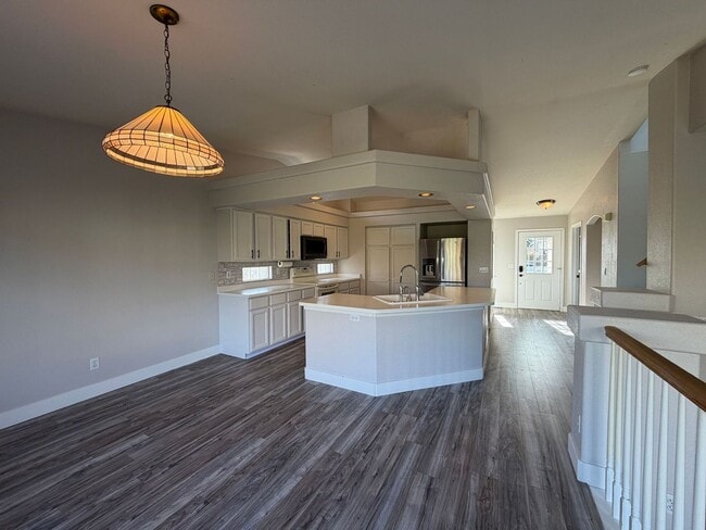 Building Photo - Spacious and Bright 3BD Home in Denver - Available 4/15