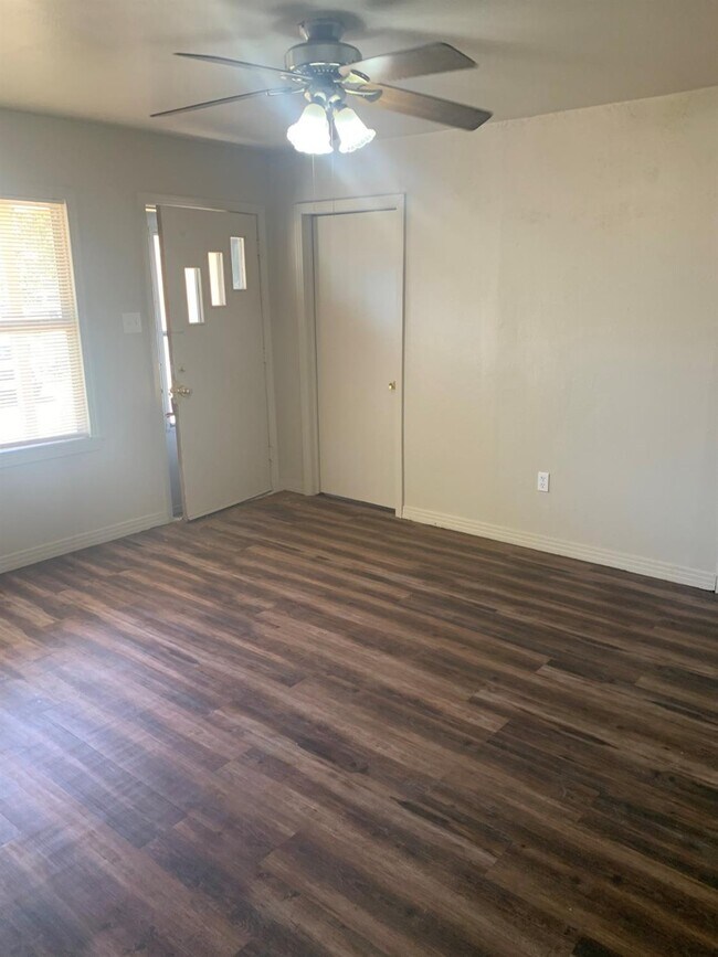 Building Photo - 3214 1st Pl