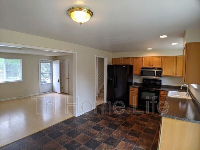 Building Photo - 13173 Saturn Dr