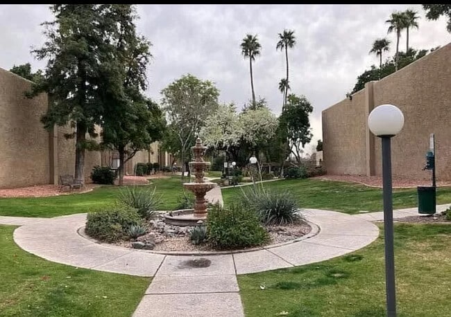 Building Photo - 3825 E Camelback Rd