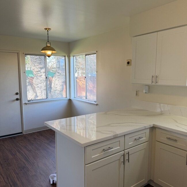 Building Photo - Home for Rent - 3 bedroom/2 bath Unit