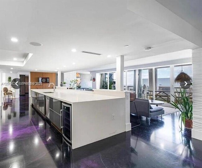Foto del edificio - 1717 N Bayshore Dr