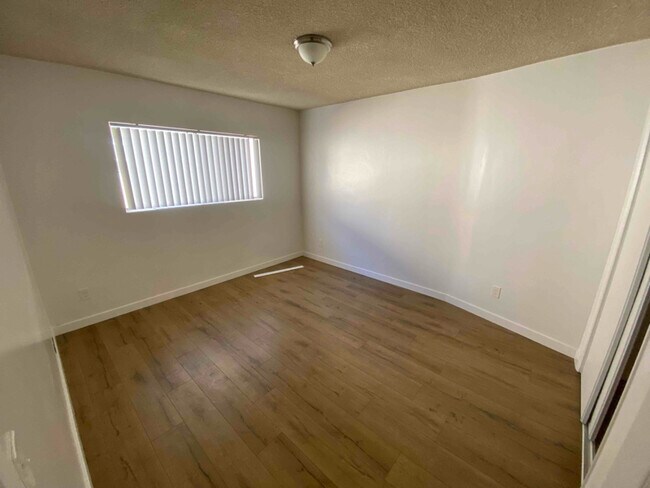Foto del edificio - 8016 Owensmouth Ave