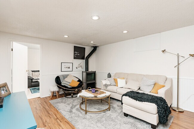 Building Photo - Silverwood Apartment