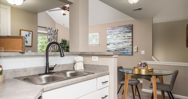 Foto del edificio - Legacy at Fox Valley Apartments
