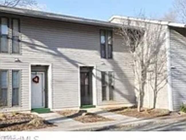 Building Photo - 3697 Heathrow Dr