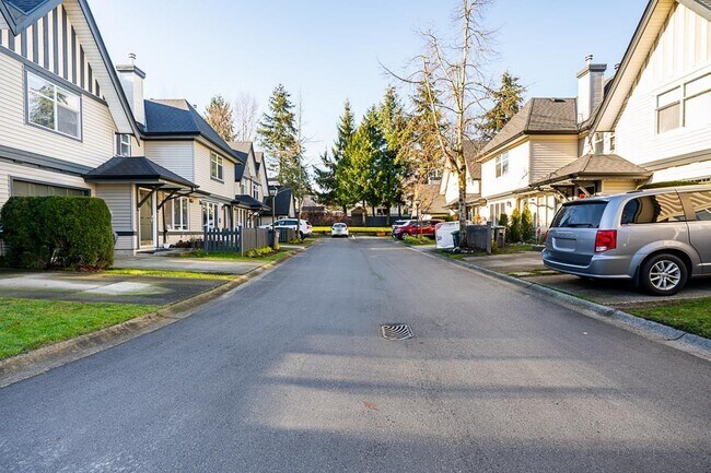 Photo du bâtiment - 18883-18865 65 Ave