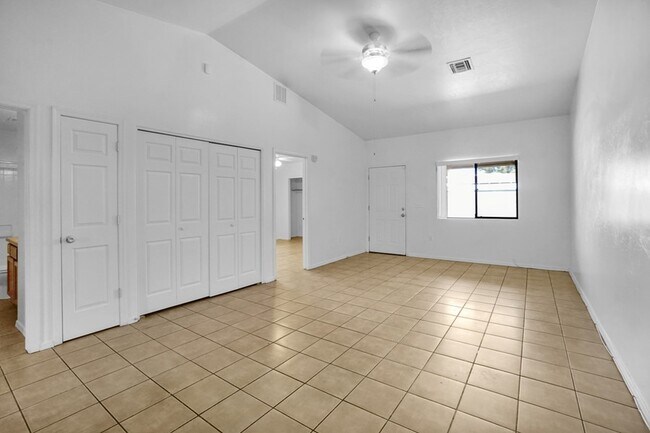 Building Photo - Very Nice Duplex- 2 Bed/2 Bath