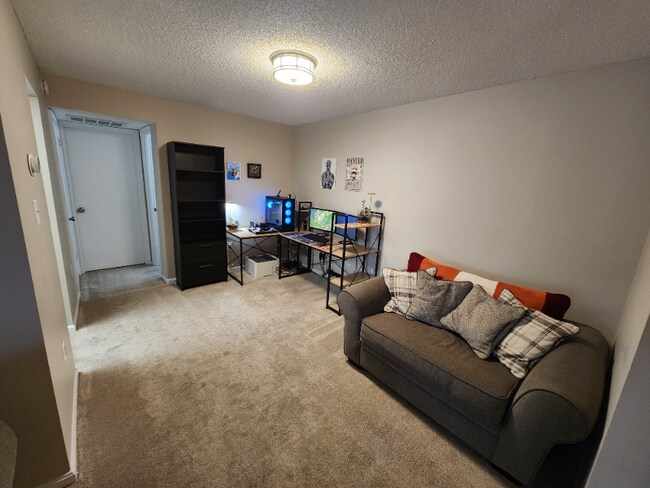 Foto del edificio - 10210 Bushman Dr