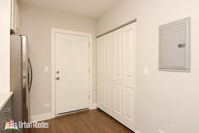 Building Photo - 5122 N Avers Ave