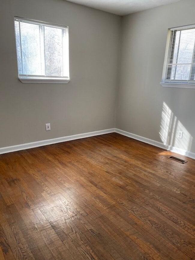 Building Photo - SINGLE FAMILY HOME