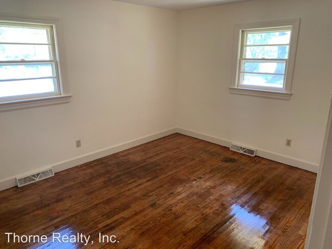 Building Photo - 3 br, 1.5 bath House - 613 Powell Drive