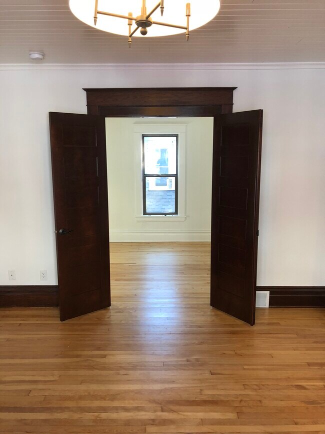 Foto del edificio - 674 Geranium Ave E