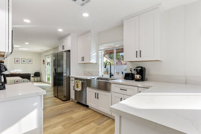 Building Photo - 2885 Coronado Ave