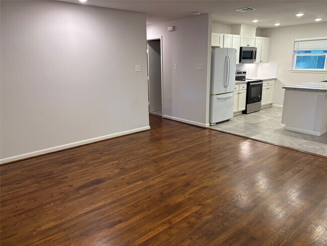 Building Photo - 9511 Bundy Ln