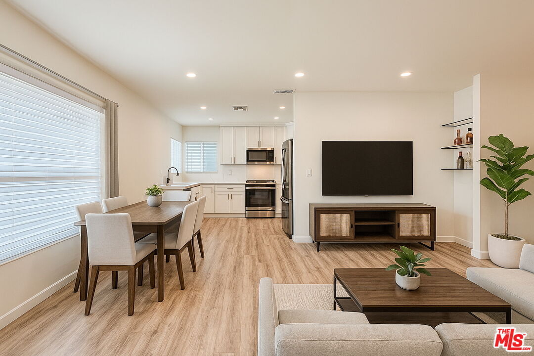 Foto principal - 5248 Whitsett Ave