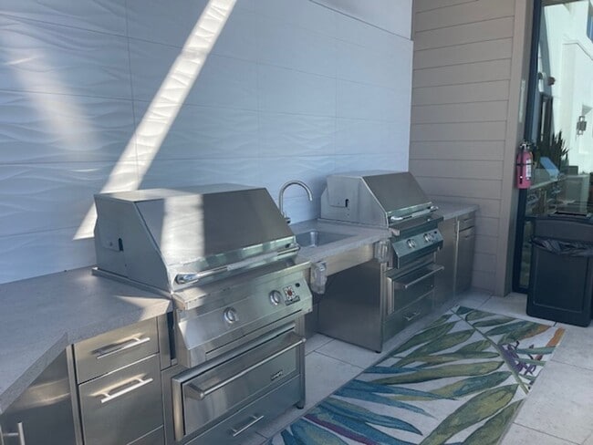 Building Photo - 355 N Cleveland St