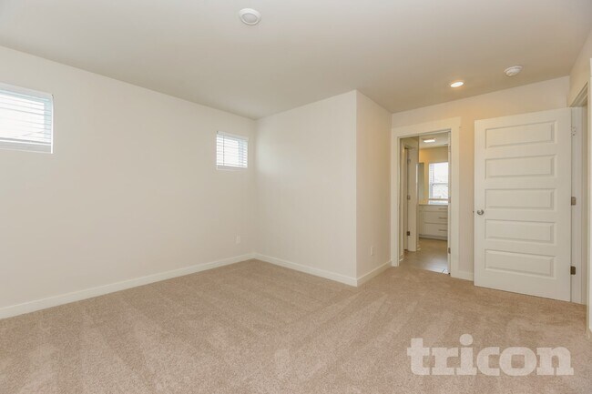 Building Photo - 6200 Calmus Ct