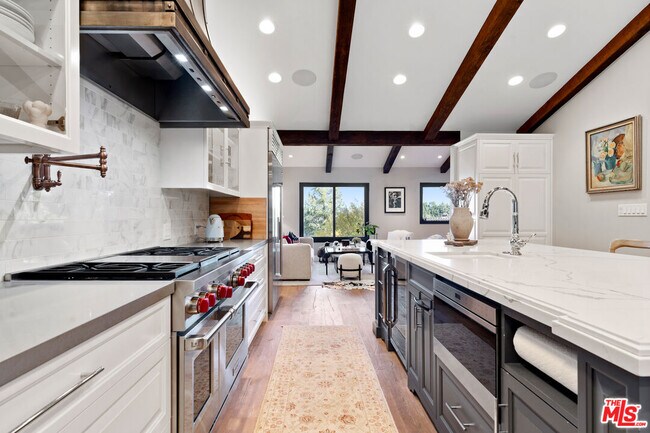 Building Photo - 4920 Llano Dr
