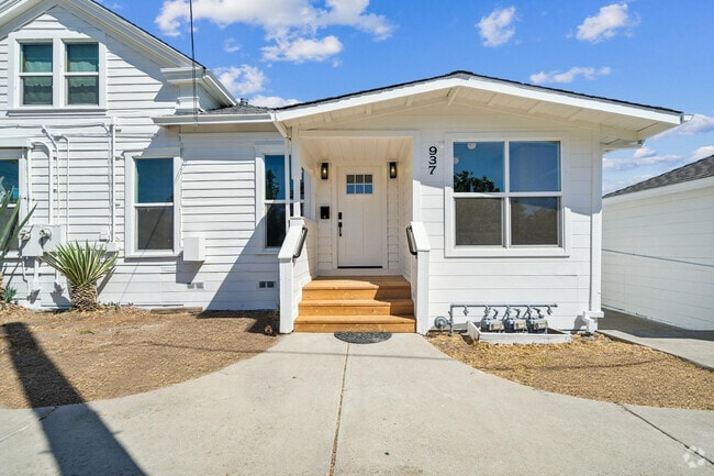 Building Photo - 937 Las Juntas St