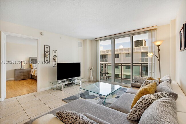 Foto del edificio - 6917 Collins Ave
