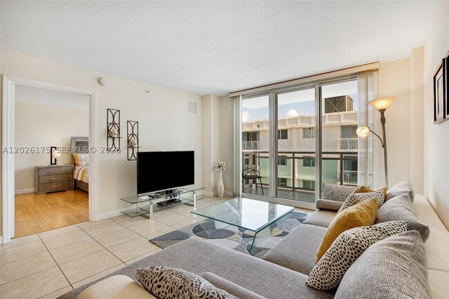 Building Photo - 6917 Collins Ave