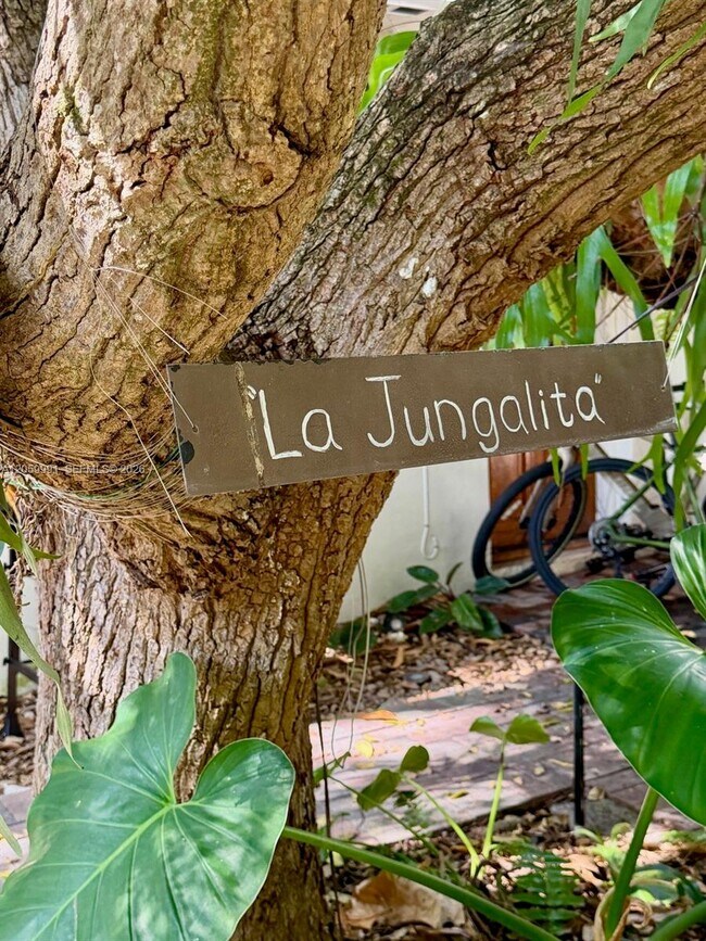Foto del edificio - 2844 Coconut Ave