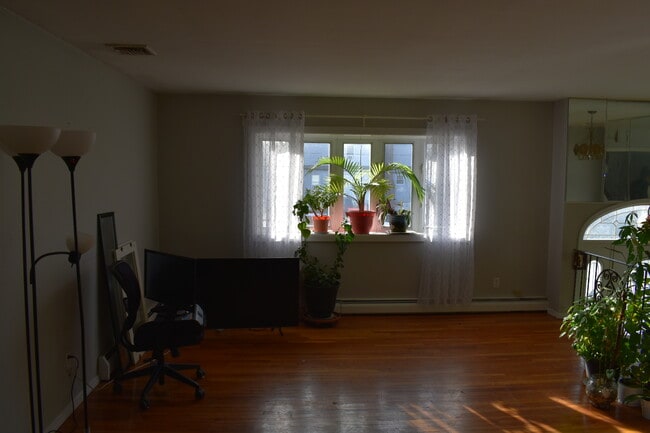 Building Photo - 85 Cedar Dr