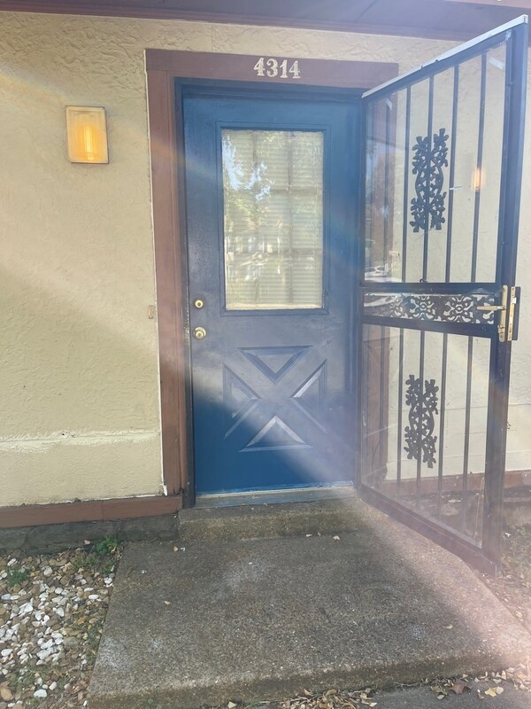 Foto del edificio - 4314 Castle Heights Dr