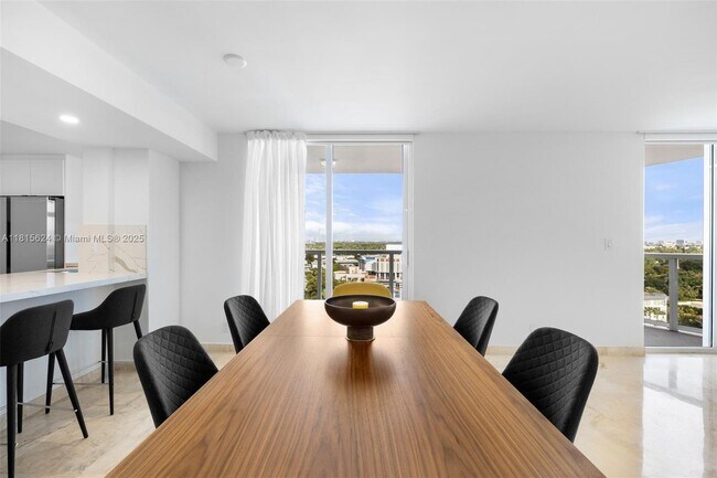 Building Photo - 2401 Collins Ave