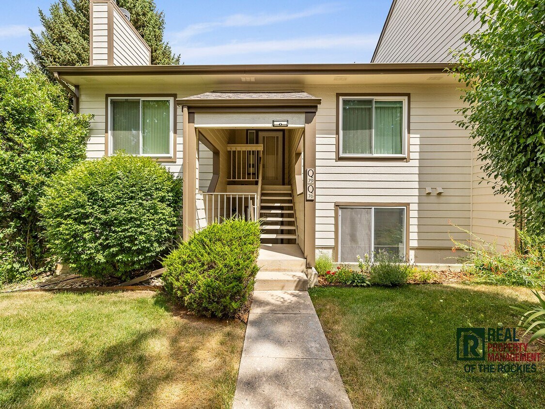 Foto principal - Charming 2-Bedroom, 1-Bath Garden-level Condo