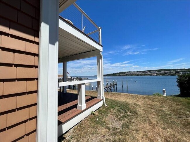 Foto del edificio - 3 bedroom in Portsmouth RI 02871