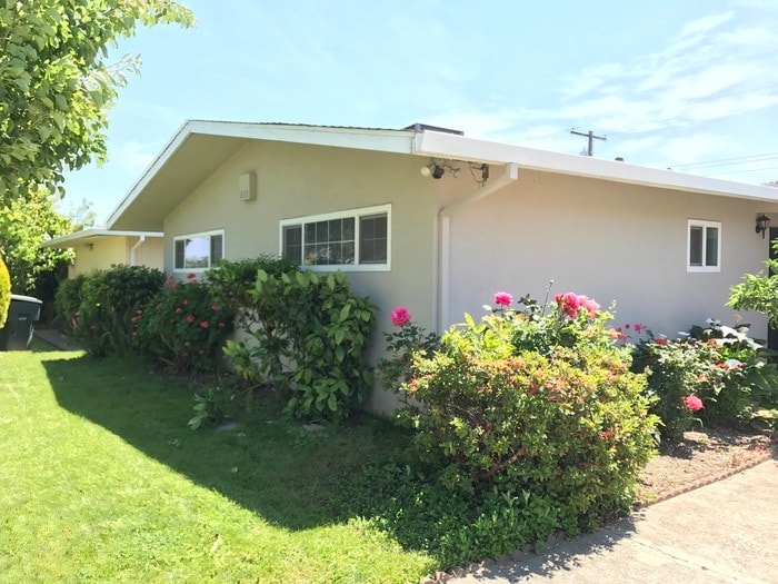 Primary Photo - 3 bedroom 1 bathroom home located in Sacra...