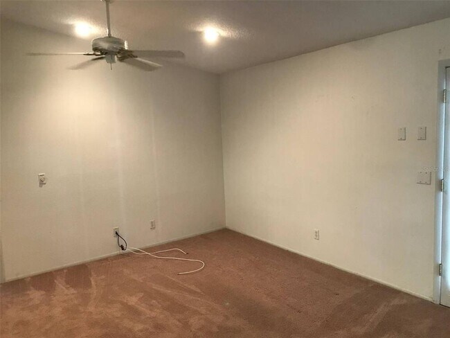 Building Photo - 2030 Hidden Lake Dr