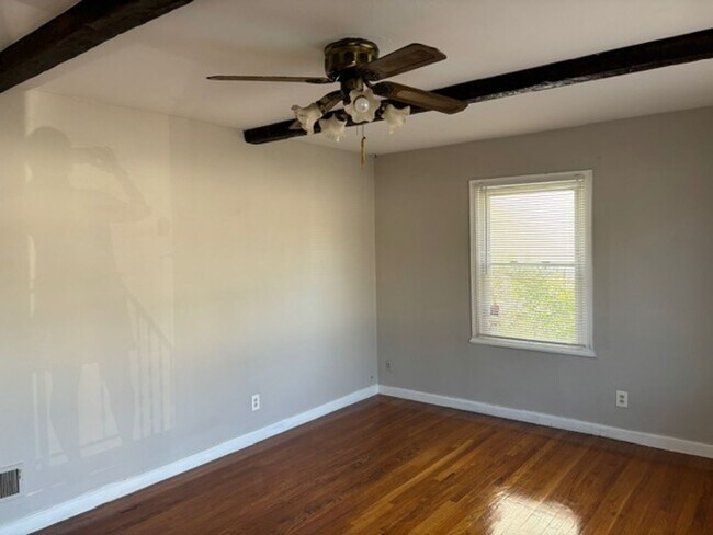 Building Photo - 2 Bedroom
