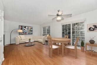 Building Photo - 19 Cottonwood St