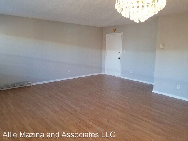 Building Photo - 2 br, 1 bath House - 13789 Cedar Rd. Unit 300